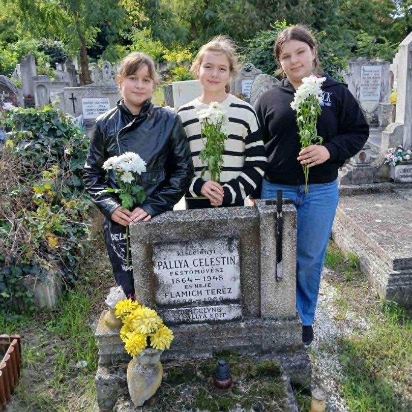 Pállya Celesztin sírjánál