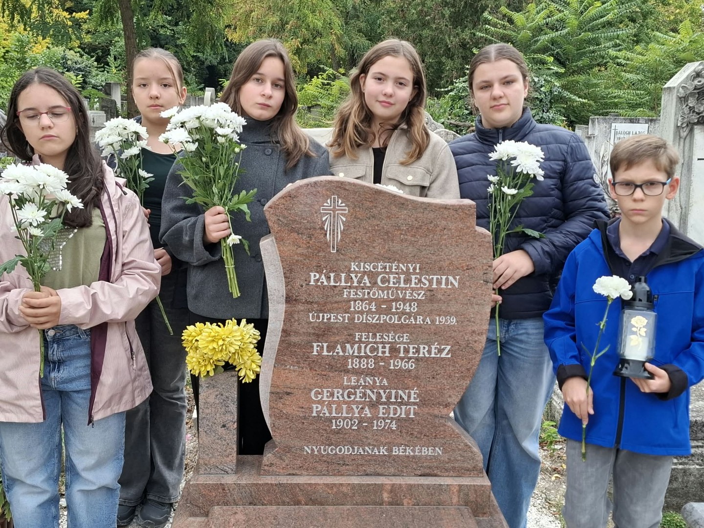 Pállya Celesztin sírjánál